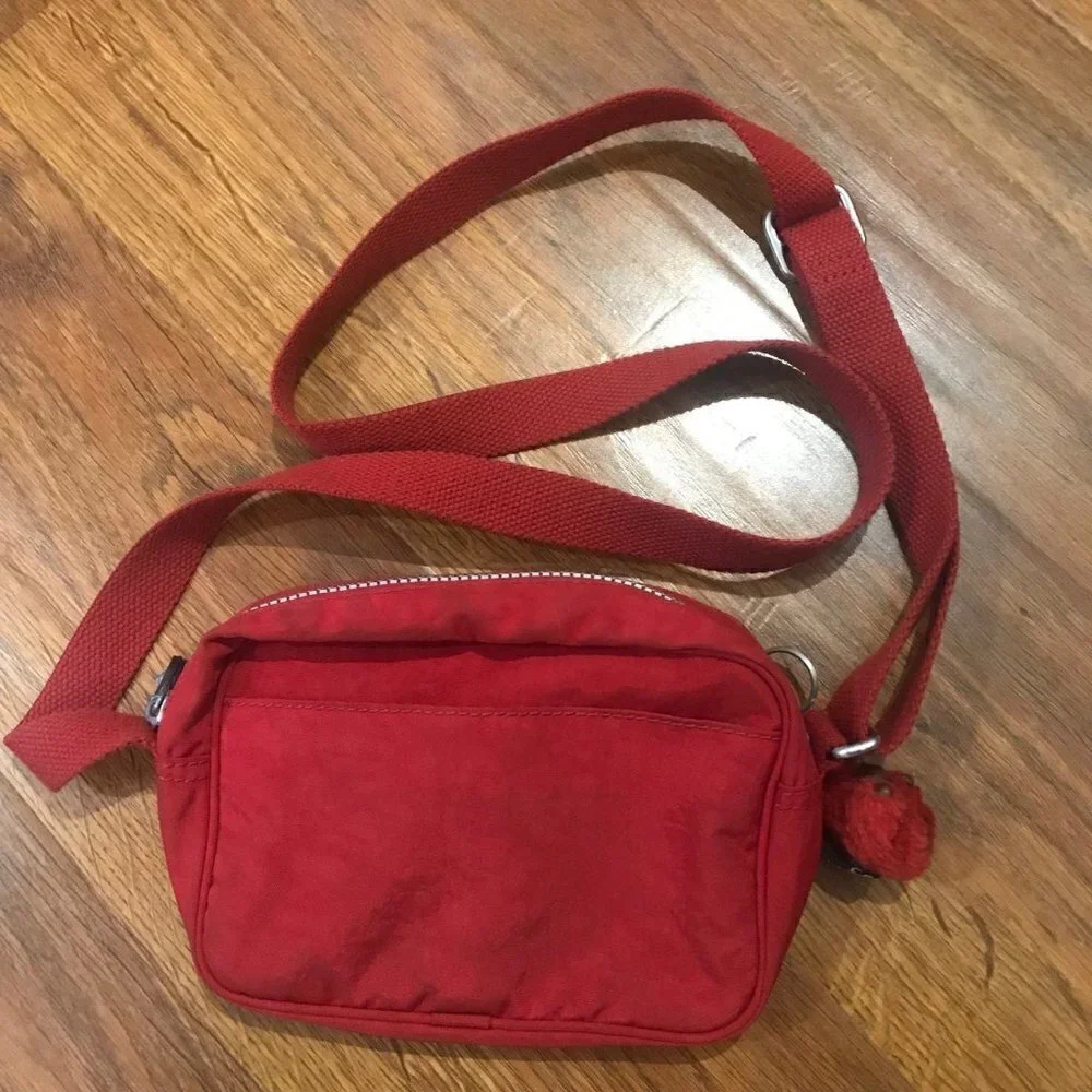Kipling Dee crossbody bag with keychain